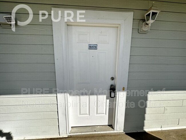 Building Photo - 9273 Meadow Vista Rd