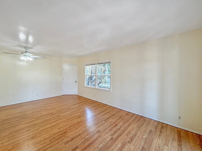 Foto del edificio - Charming 1BD/1BA Condo in Hillcrest W/ Sha...