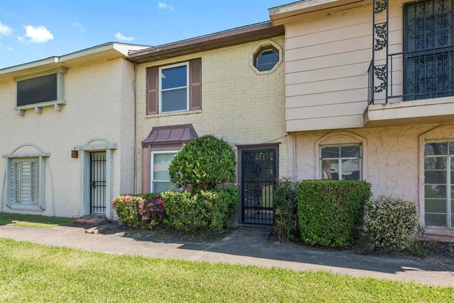 Building Photo - 6979 Chasewood Dr