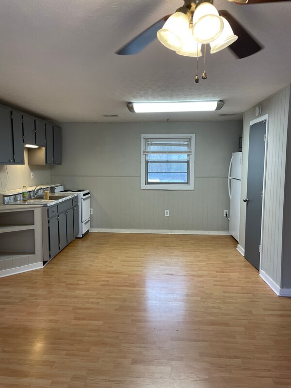 Foto del edificio - 799 Haynes Rd