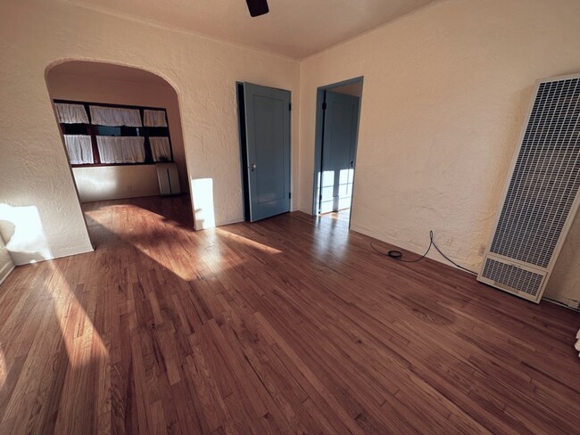 Foto del edificio - 3758 Colonial Ave