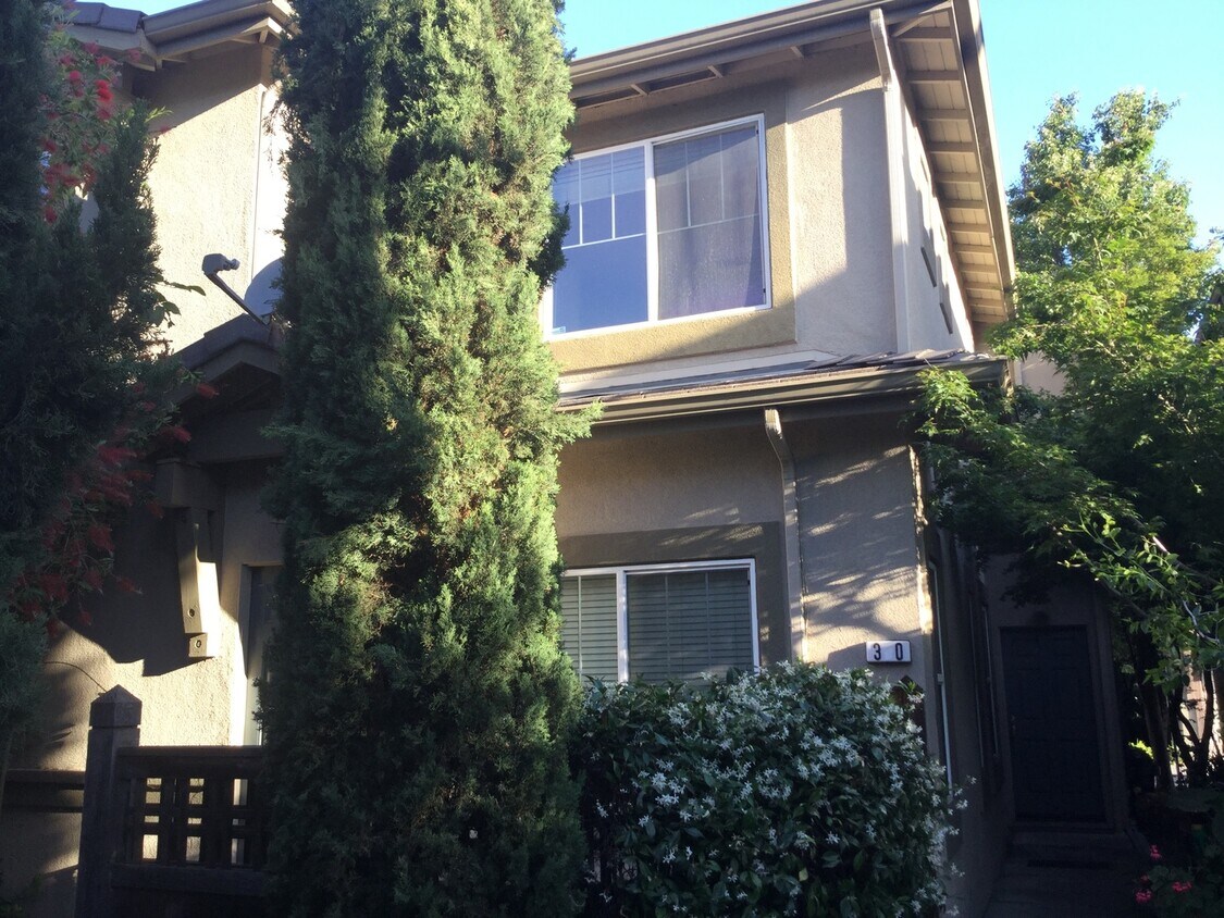 Primary Photo - 3 Bedrooms; 3 Bathrooms; 1,243 SqFt. Singl...