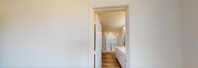 Foto del edificio - 384 Enforcer Lp