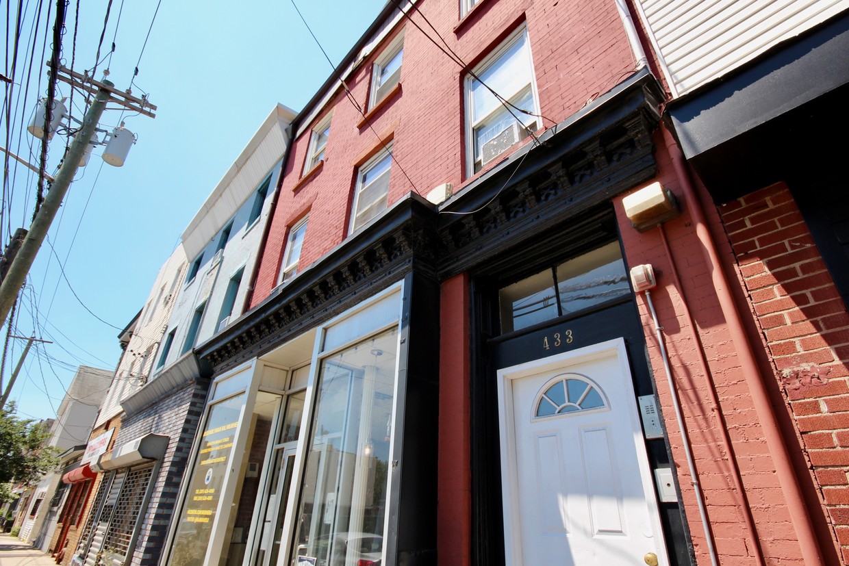 Primary Photo - 433 Palisade Ave