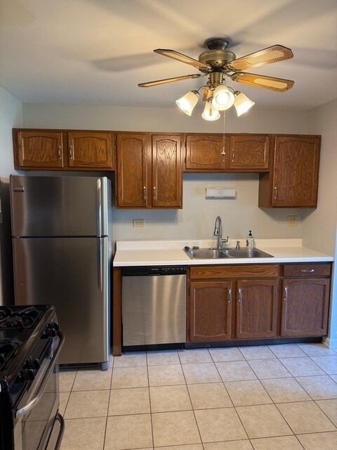 Foto del edificio - 610 Stone Cir Ct