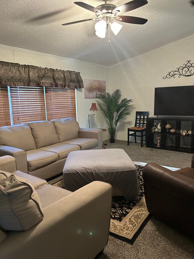 Foto del edificio - 12545 Louis Dr