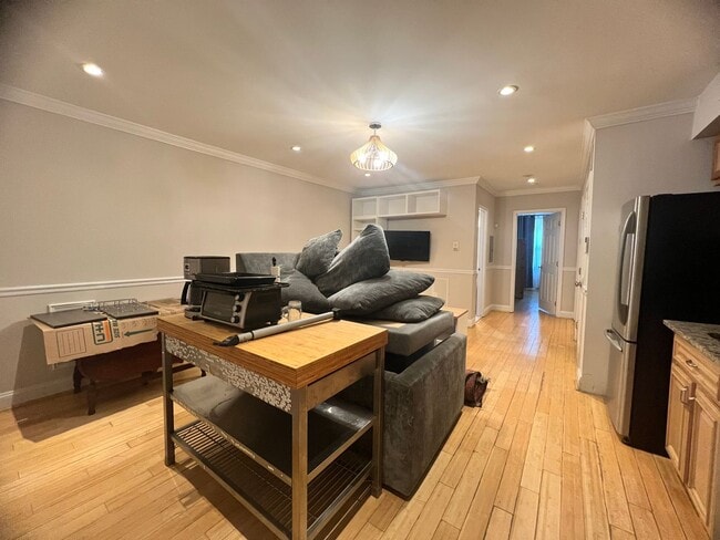 Building Photo - Gorgeous 2 BR/1 BA Apartment in Kingman Park!