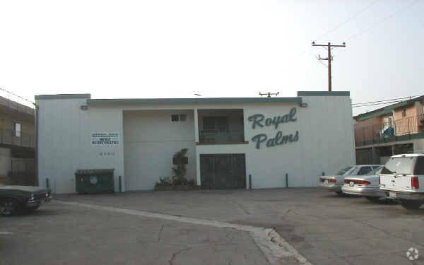 Primary Photo - Royal Palms