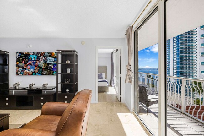 Building Photo - 1200 Brickell Bay Dr
