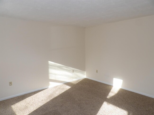 Building Photo - 170 Briarwood Dr