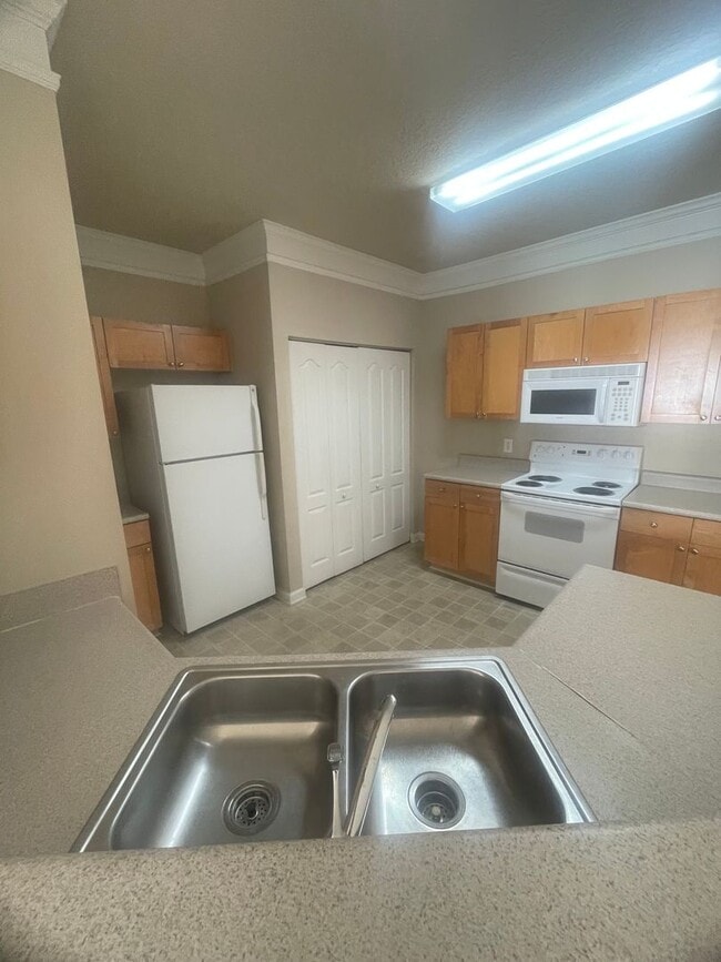 Building Photo - Beautiful condominium for Rent