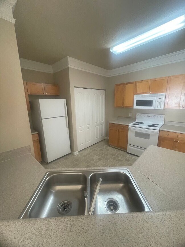 Foto del edificio - Beautiful condominium for Rent