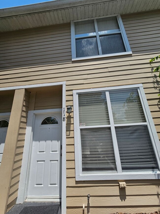Building Photo - 3575 SW 30th Way