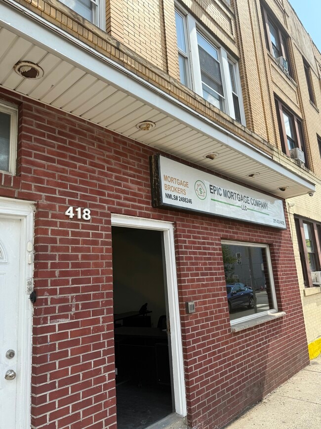 Building Photo - 418 W Side Ave