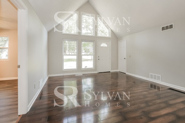 Building Photo - Enjoy living the good life in this 3BR 2BA...