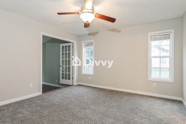 Foto del edificio - 215 Chesterfield Ct
