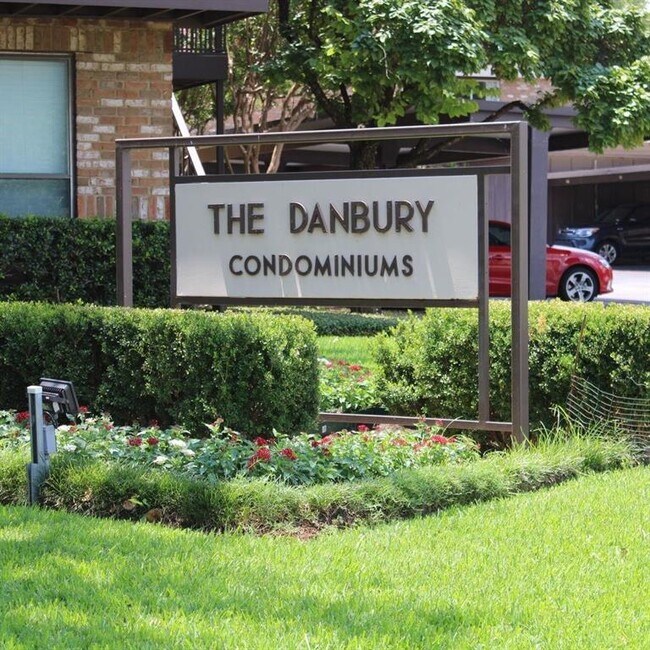 Foto del edificio - 6060 Birchbrook Dr