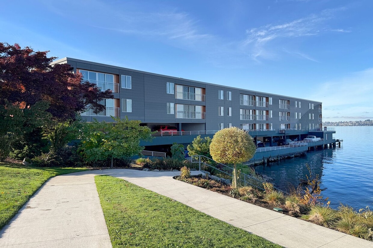 Foto principal - 2Bd/1.75Ba Kirkland Condo