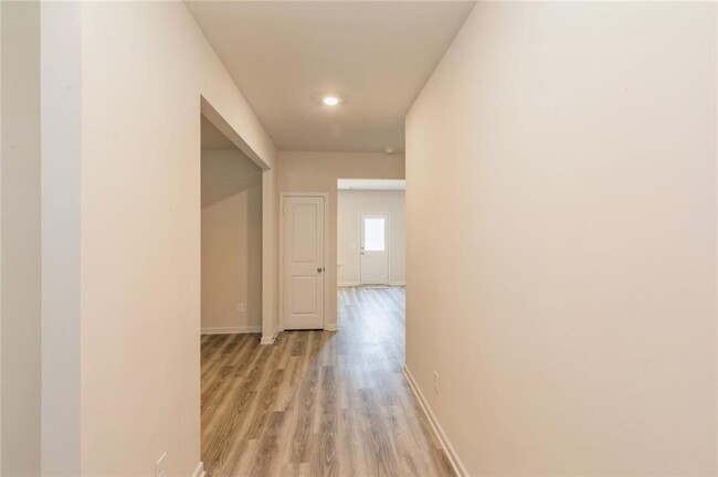 Building Photo - 602 Mackenzie Cv