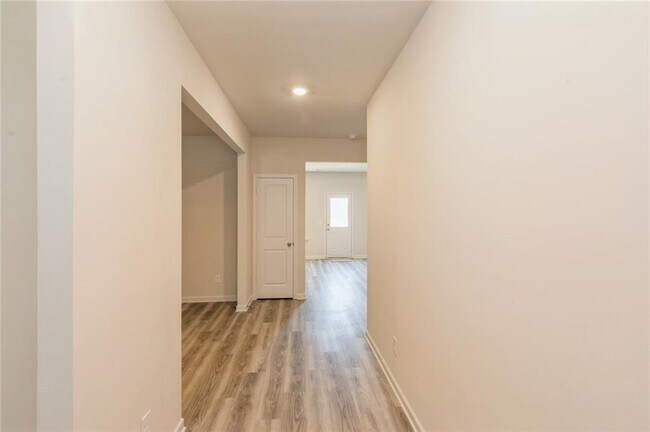 Building Photo - 610 Mackenzie Cv