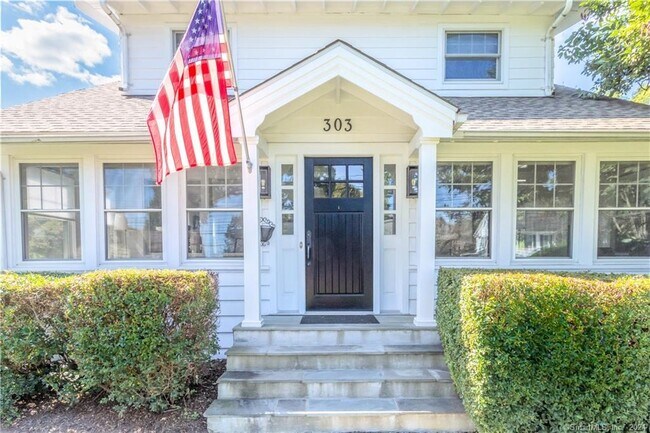 Foto del edificio - 303 Wakeman Rd