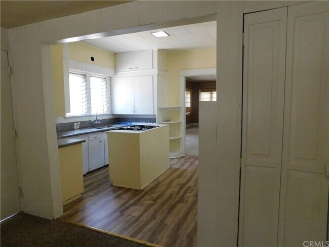 Building Photo - 873 N Towne Ave