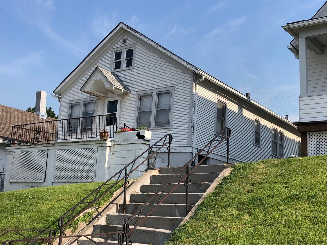 Building Photo - 815 Pierce St