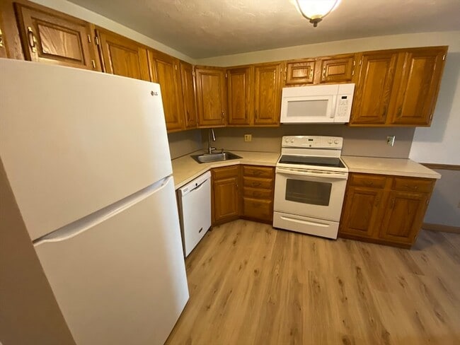 Building Photo - 501 Ridgefield Cir