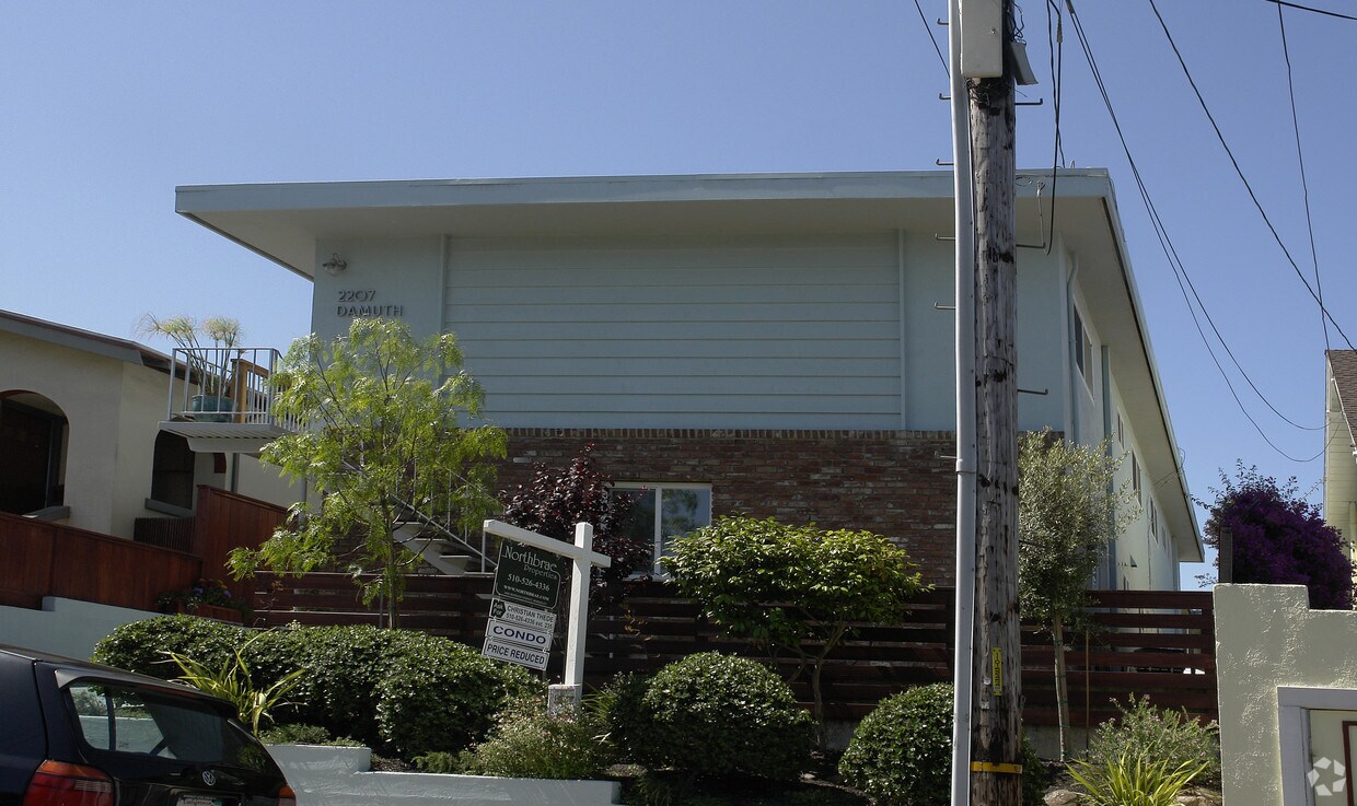 Building Photo - 2207 Damuth St