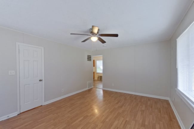 Building Photo - 671-673-673 S Wheatland Ave