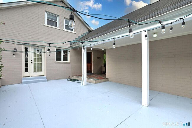 Building Photo - 90 Edgewood Way