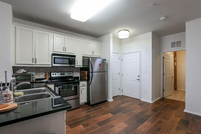 Foto del edificio - 910 W 25th St