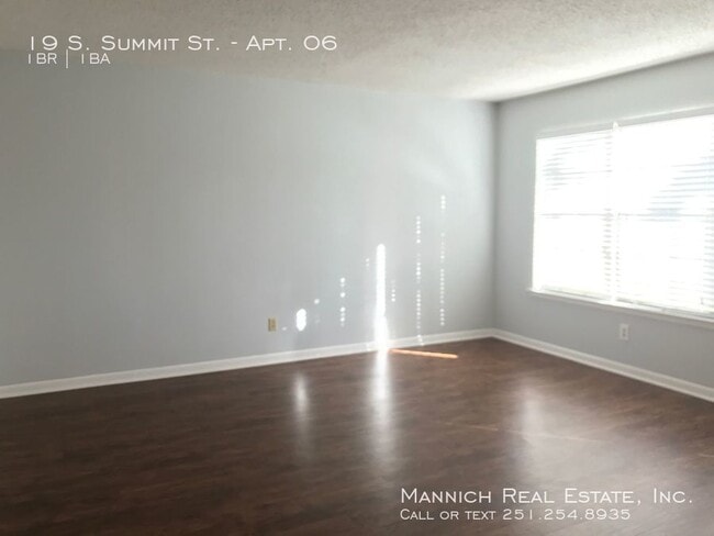 Building Photo - 19 S Summit St