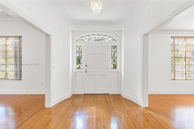 Building Photo - 1635 W 27th St