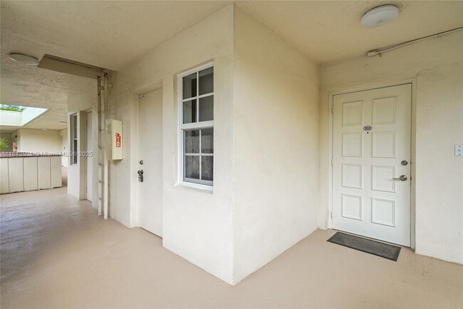 Building Photo - 3151 N Course Ln
