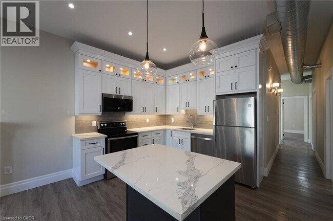 Photo du bâtiment - 145 Wellington St N