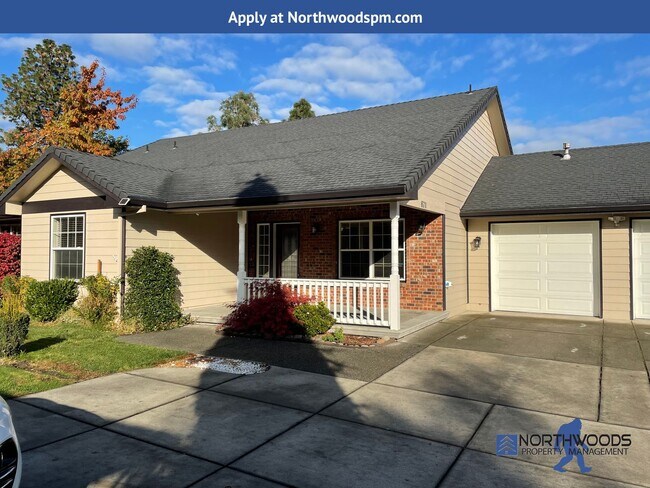 Foto del edificio - Lots of Room- 3 Bedroom 2 Bath Home with B...
