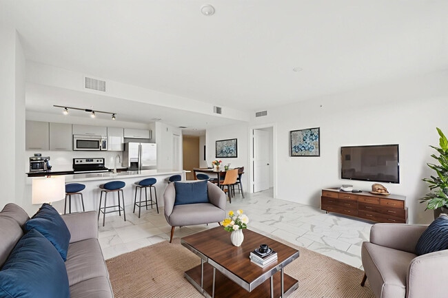 Building Photo - 101 Via Mizner