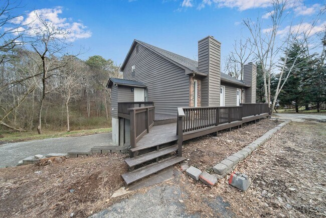 Foto del edificio - 6008 Champion Rd