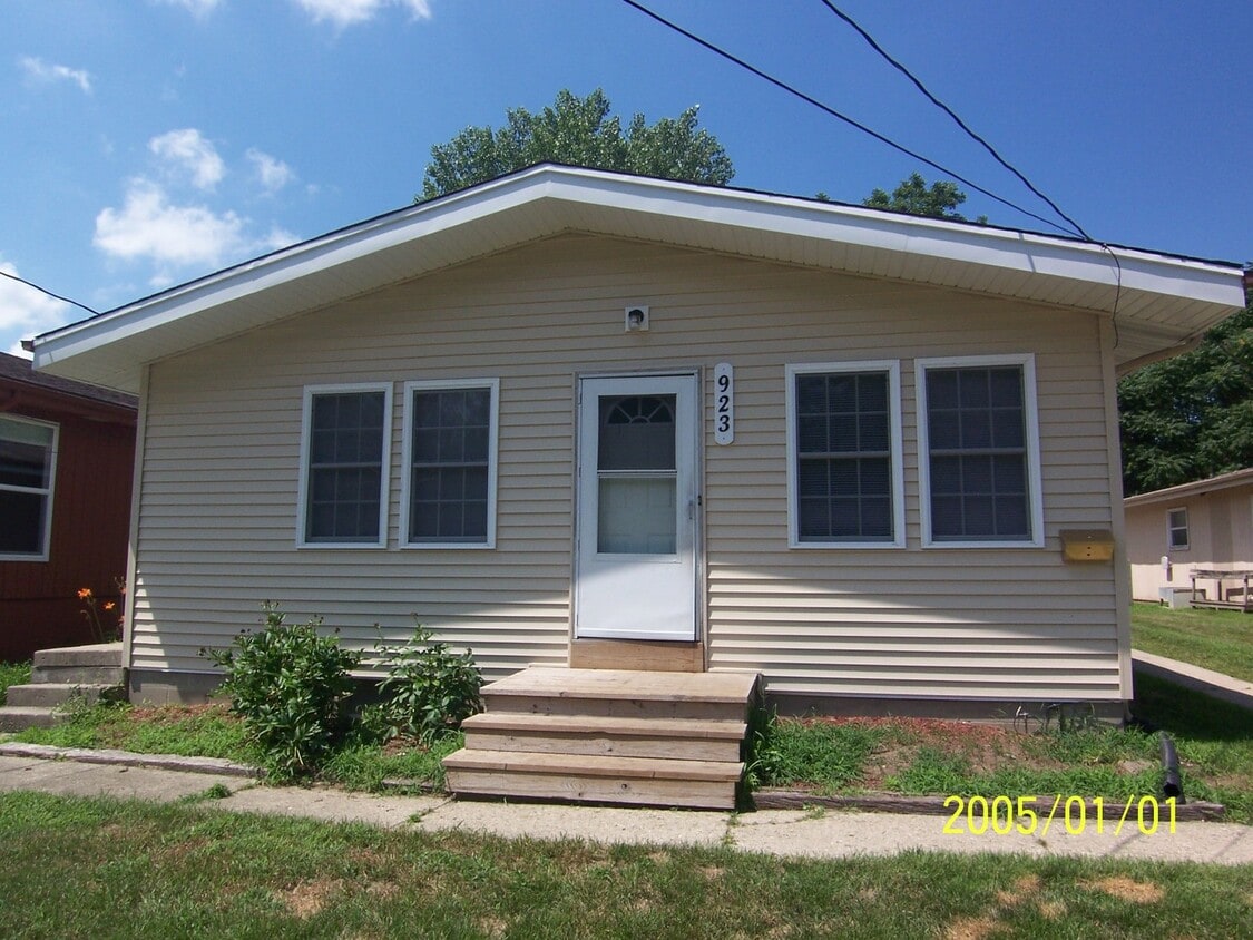 Primary Photo - 923 Garfield Ave