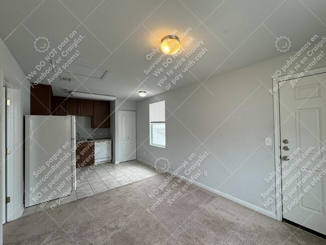 Building Photo - 340 Perry St Garage Apartment