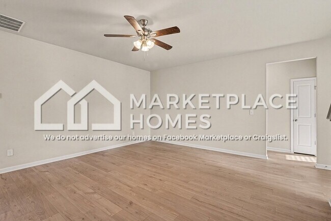 Foto del edificio - 212 W L Miller Dr