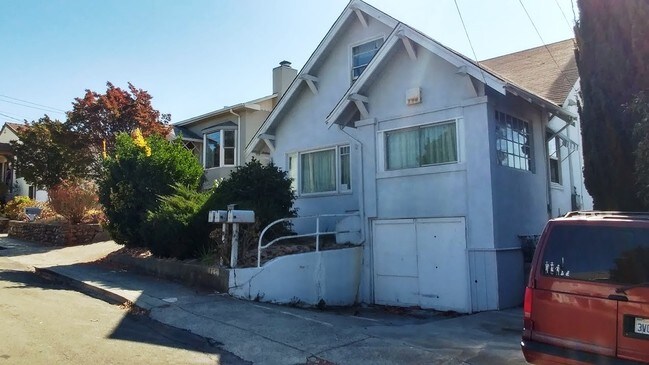 Foto del edificio - 735 Edwards St