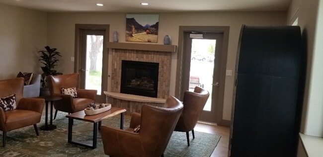 Building Photo - Rendezvous Apartments