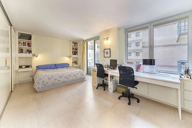 Building Photo - 311 Greenwich St