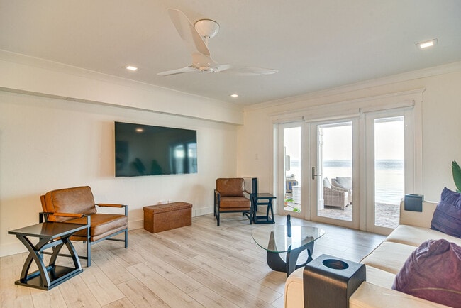 Building Photo - 5172 Coquina Key Dr SE
