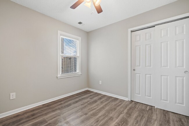 Foto del edificio - 4115 Eastham Rd