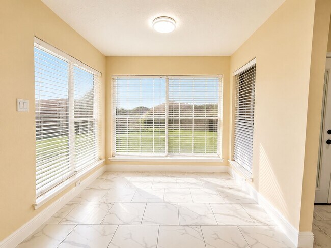 Building Photo - 11840 Spring Grove Dr