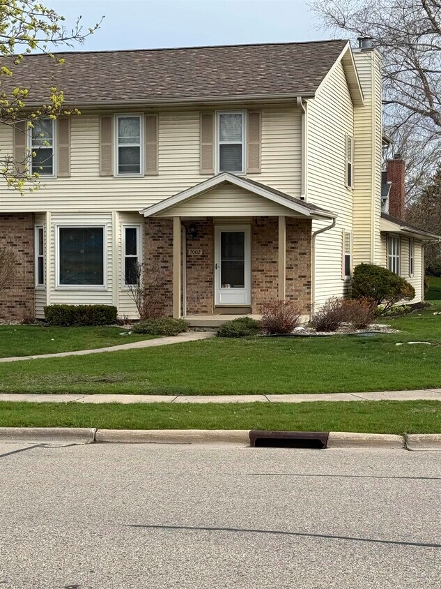 Foto principal - 7002 Longmeadow Rd