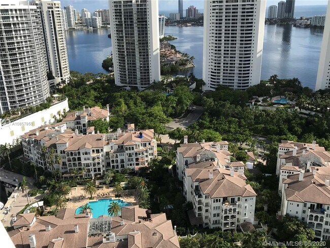 Foto del edificio - 2000 Island Blvd